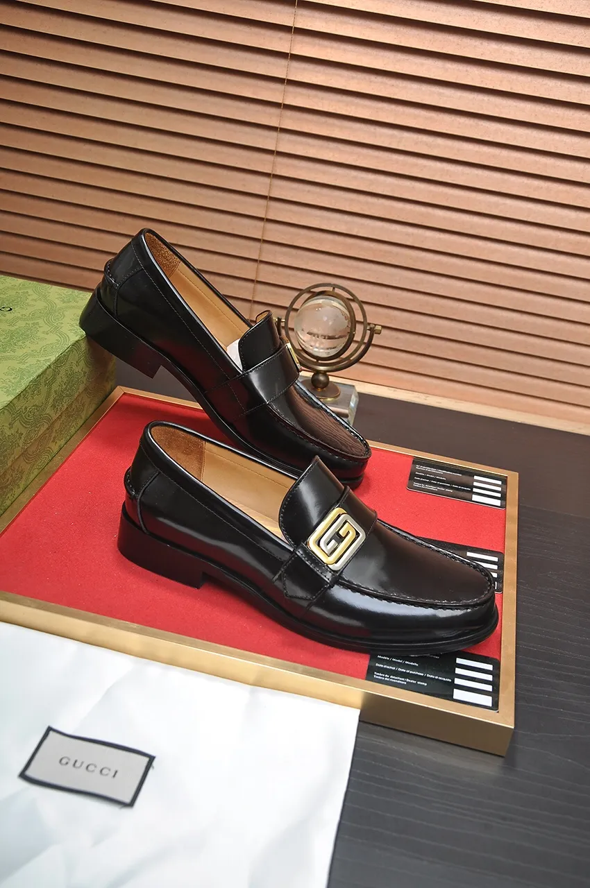 Men's shoes💰580💶Italy's top luxury men's shoe giant (GUCCI) (Gucci) (full cowhide lining) new arrival🍃Original European style🔰 Pleasant to the eye😍In order to make the shoes more durable and non-deformable🌀The production continues to follow traditional methods but there is still no lack of innovation💪Choose original sheepskin for the leather♻️ Smooth and natural And extra bright ⭐Made of imported cowhide, the first choice of rich people 38-45 (45 customized)